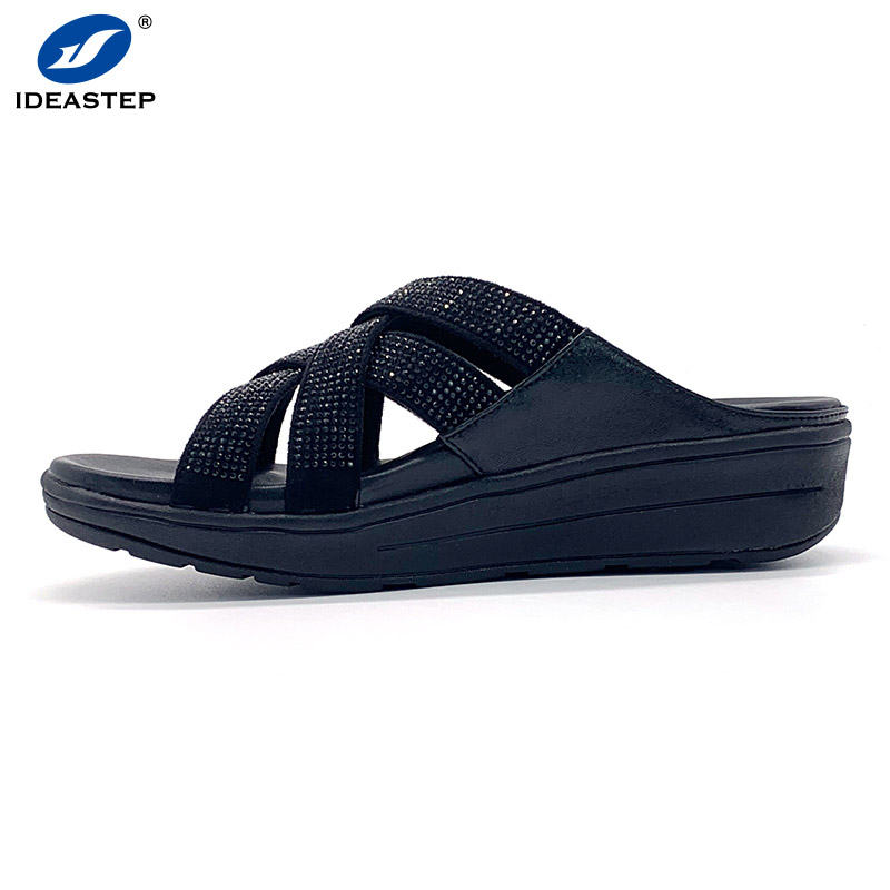 Any manufacturers to customize insole wholesale ?